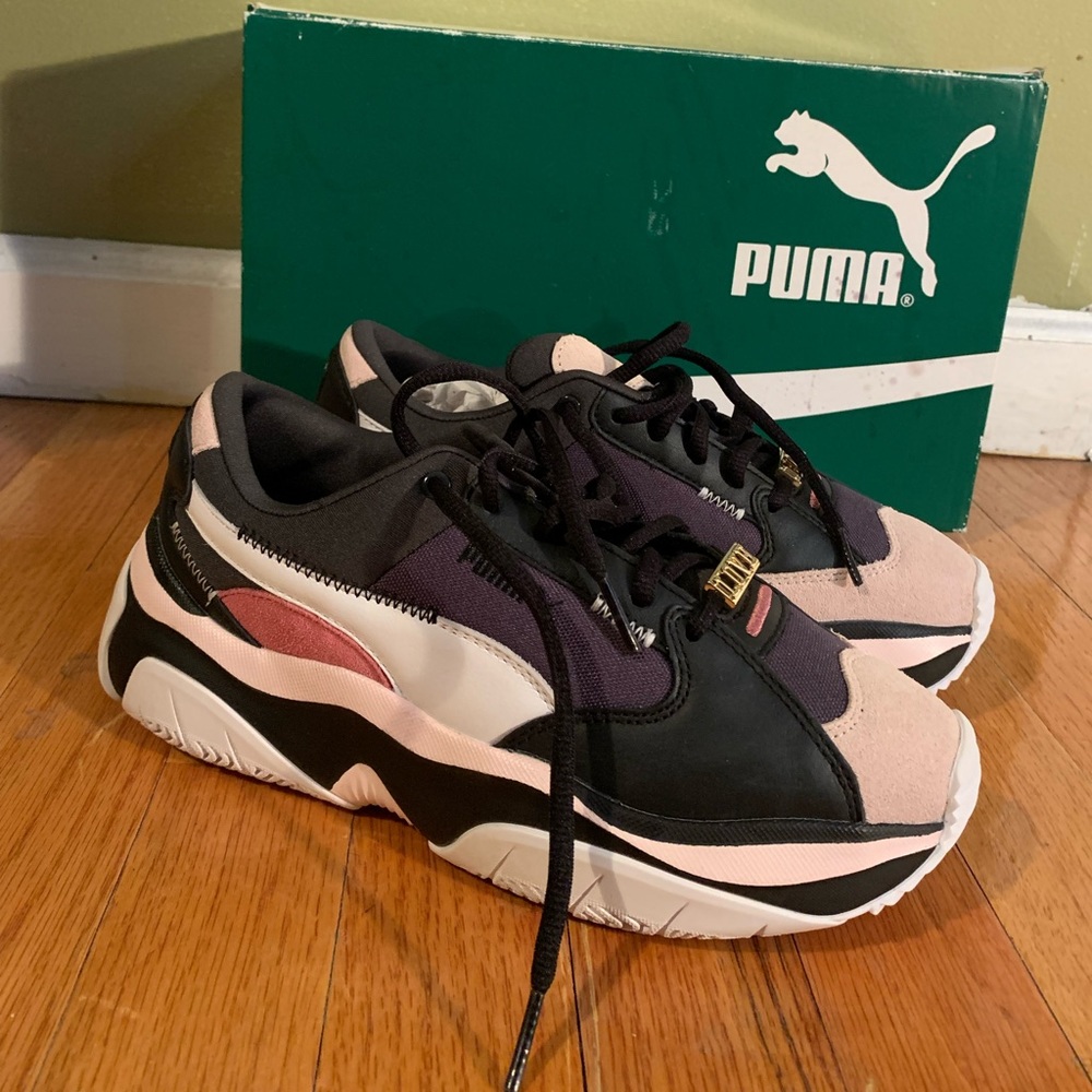 Puma Storm.Y Anti-Valentines Women's Trainers
Sneakers Size 6 Brand New with Box